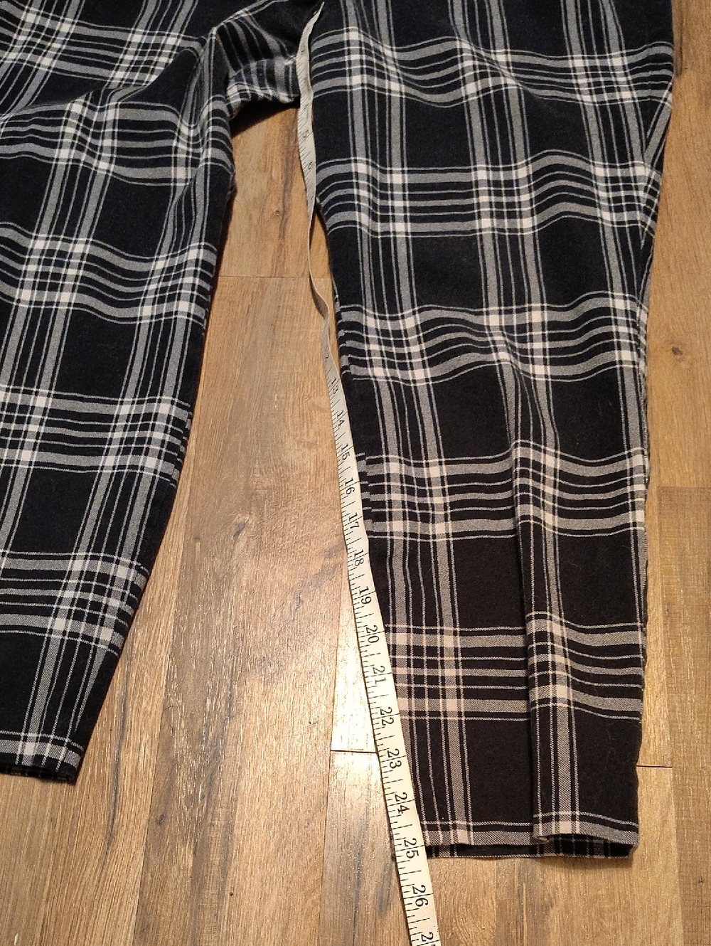 Old Navy Black and White Plaid Pixie Pants - Picture 8 of 10